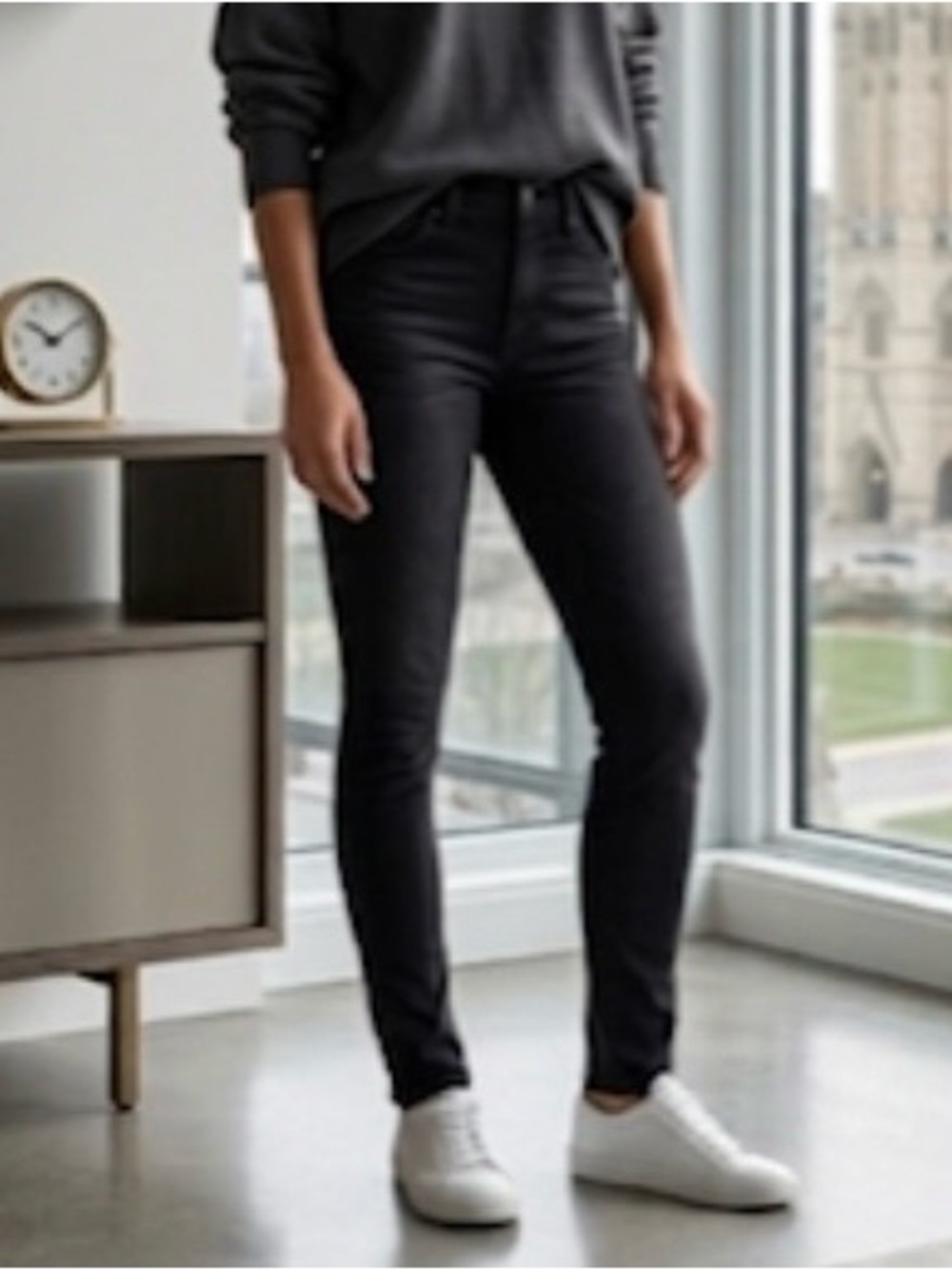 Levi’s Women's Black 711 Skinny Jeans 28x30 Sculpt Minimalist Modern Uniform